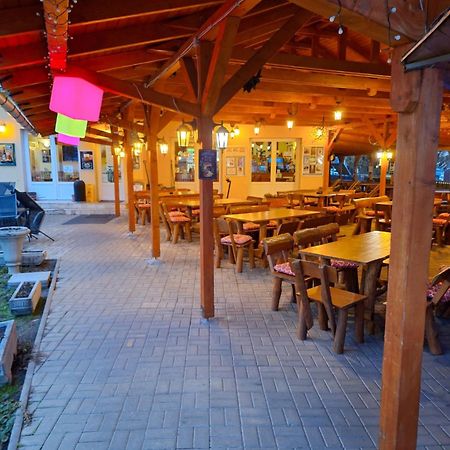 Grill Terasz Etterem Es Szallashely Mezőkövesd 外观 照片