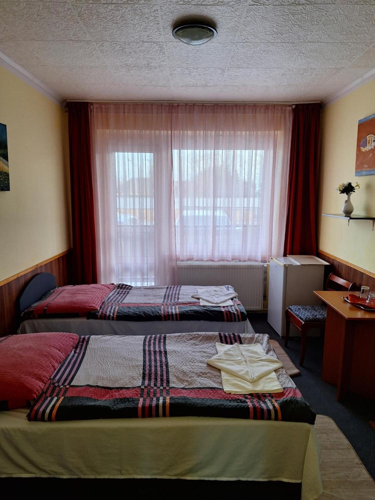 Grill Terasz Etterem Es Szallashely Mezőkövesd 外观 照片