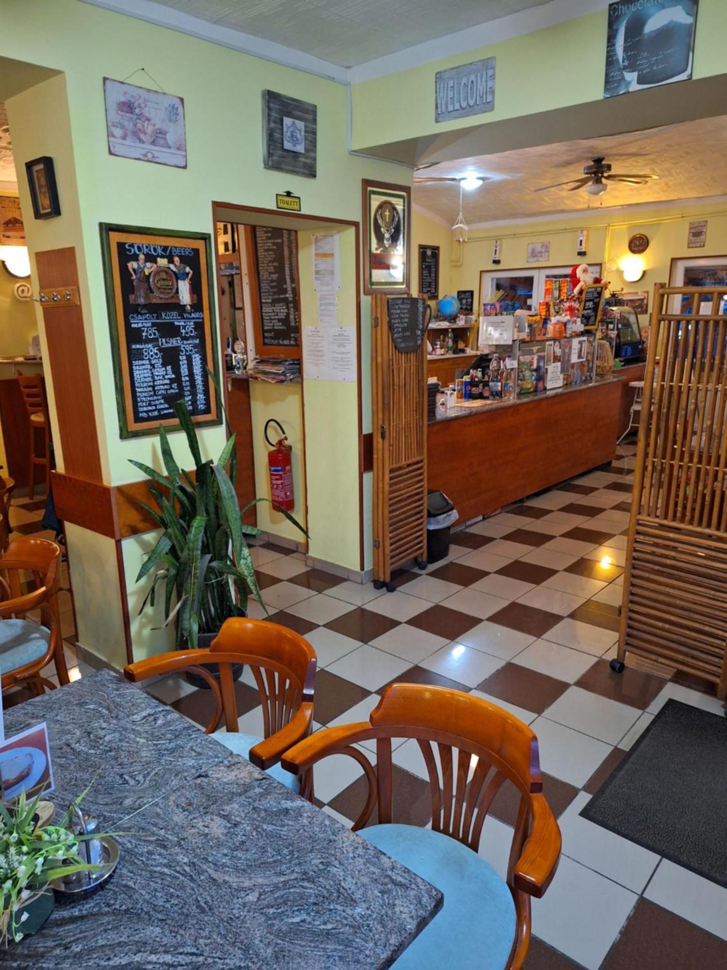 Grill Terasz Etterem Es Szallashely Mezőkövesd 外观 照片