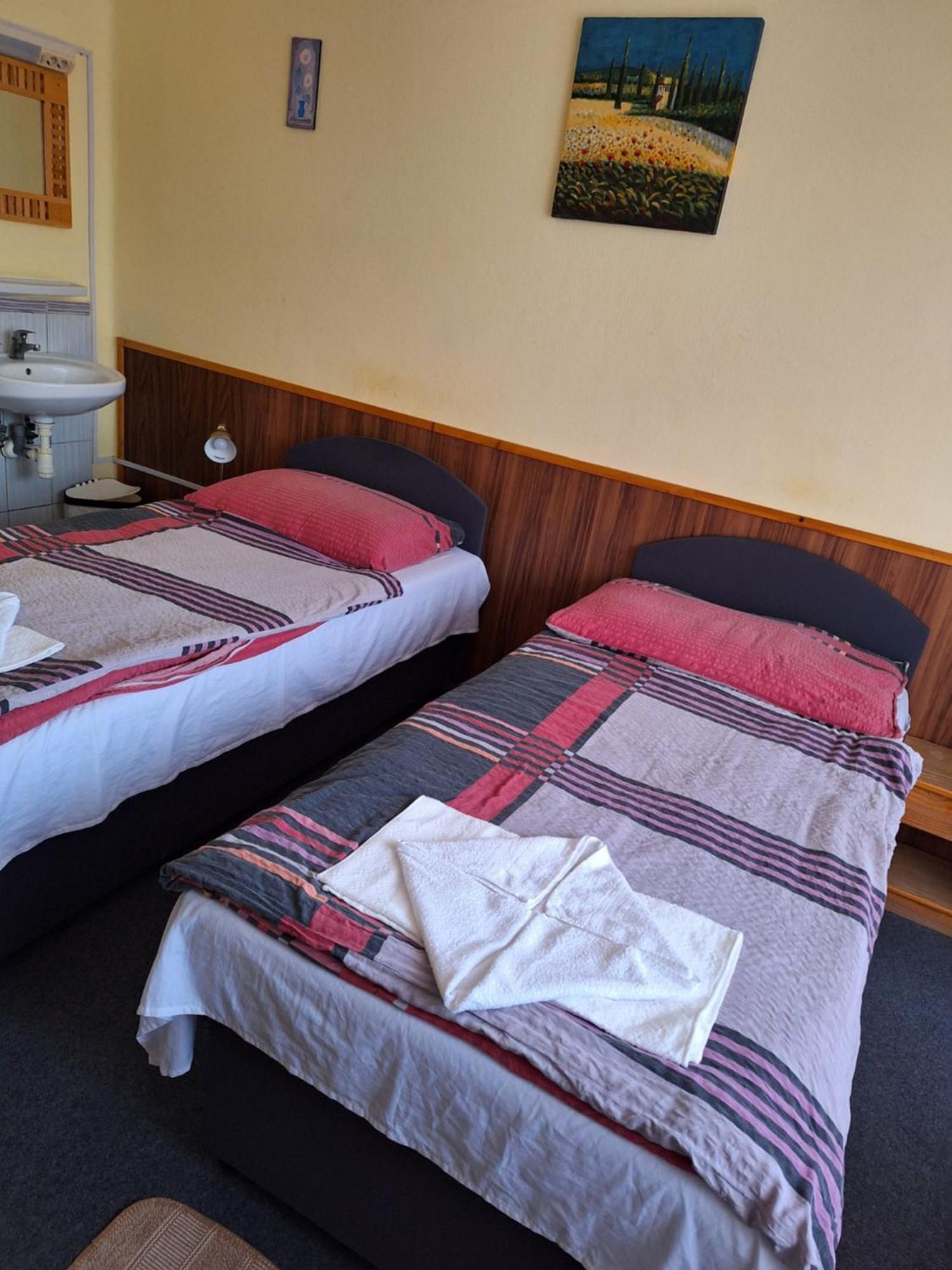 Grill Terasz Etterem Es Szallashely Mezőkövesd 外观 照片
