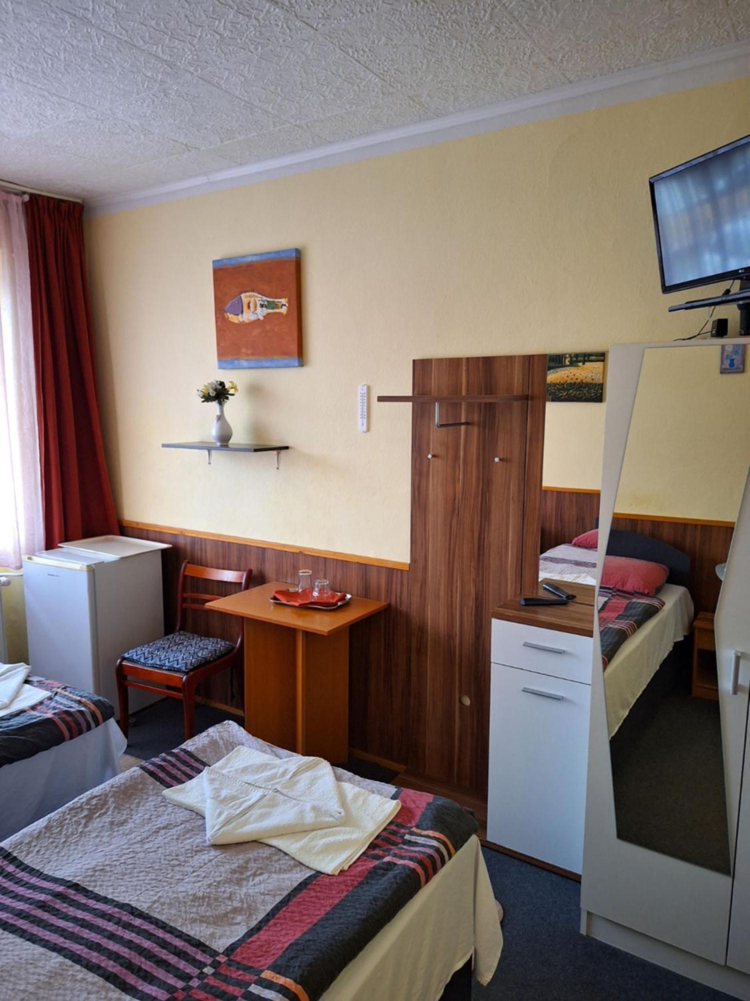 Grill Terasz Etterem Es Szallashely Mezőkövesd 外观 照片