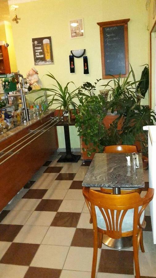 Grill Terasz Etterem Es Szallashely Mezőkövesd 外观 照片