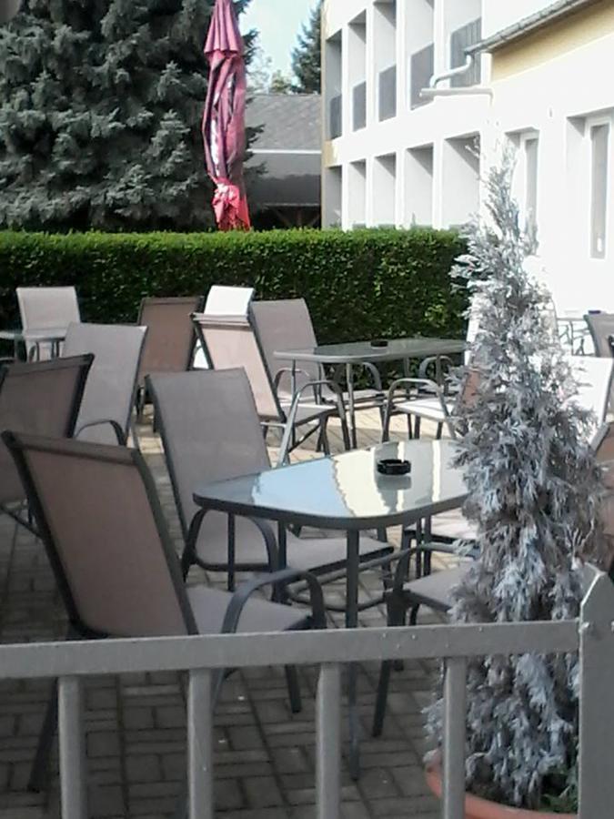 Grill Terasz Etterem Es Szallashely Mezőkövesd 外观 照片