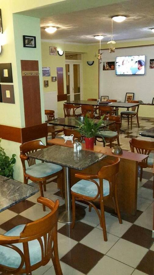 Grill Terasz Etterem Es Szallashely Mezőkövesd 外观 照片