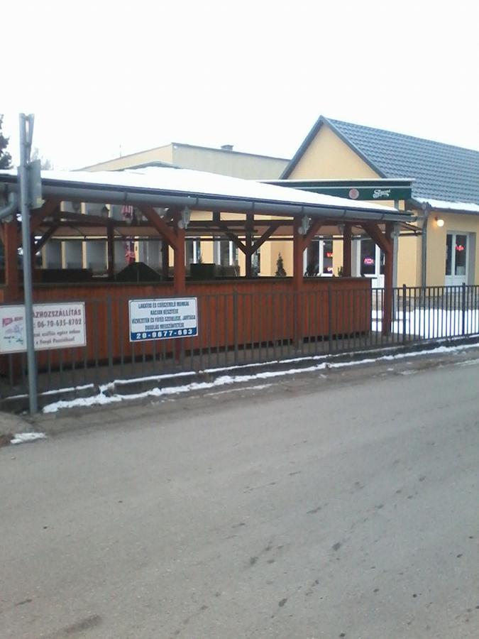 Grill Terasz Etterem Es Szallashely Mezőkövesd 外观 照片