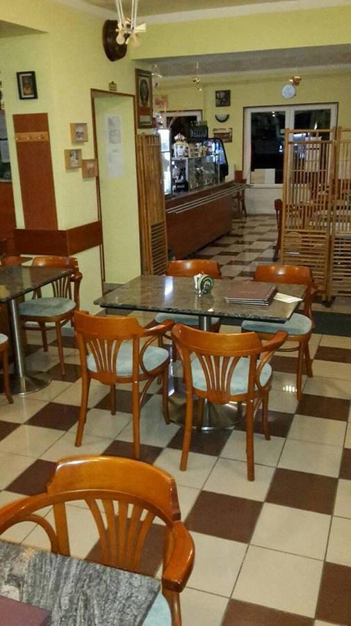 Grill Terasz Etterem Es Szallashely Mezőkövesd 外观 照片