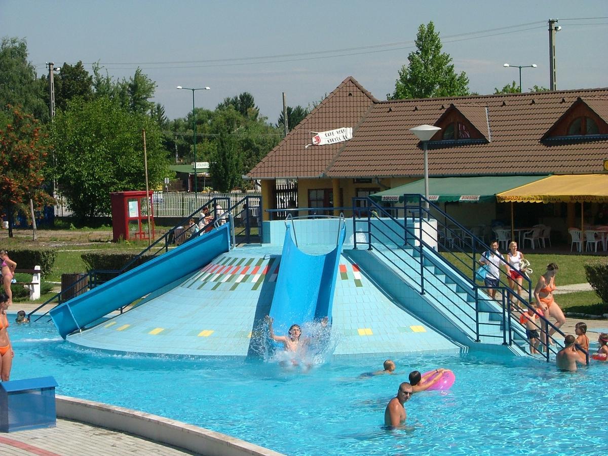 Grill Terasz Etterem Es Szallashely Mezőkövesd 外观 照片
