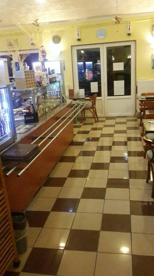 Grill Terasz Etterem Es Szallashely Mezőkövesd 外观 照片