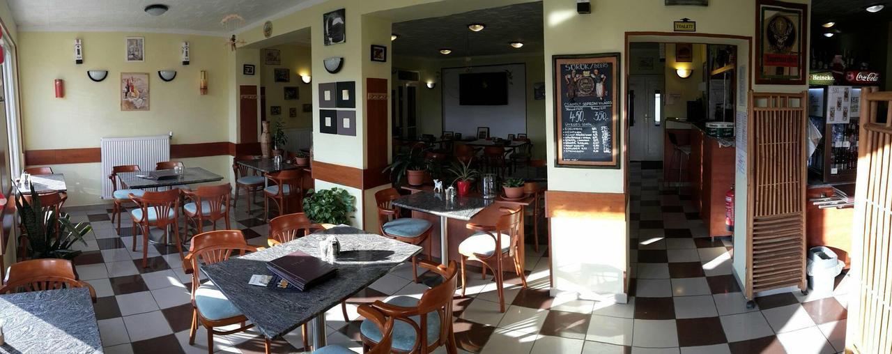 Grill Terasz Etterem Es Szallashely Mezőkövesd 外观 照片