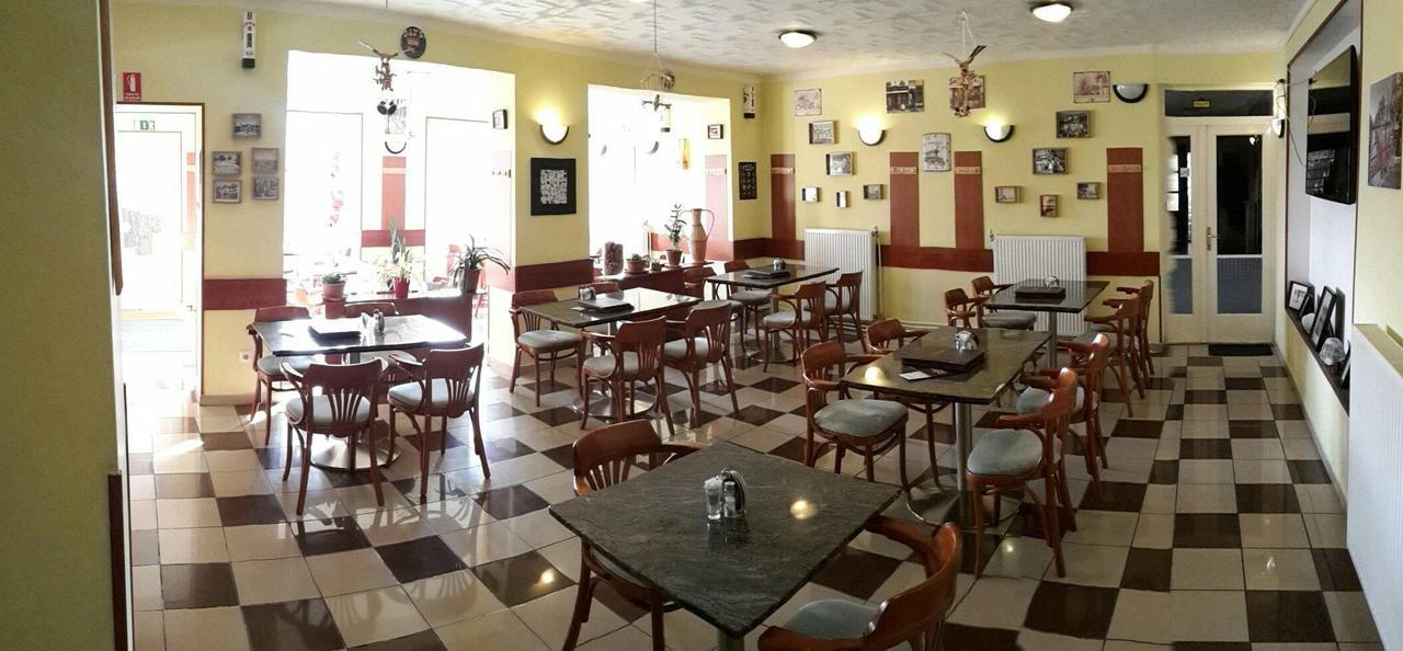Grill Terasz Etterem Es Szallashely Mezőkövesd 外观 照片