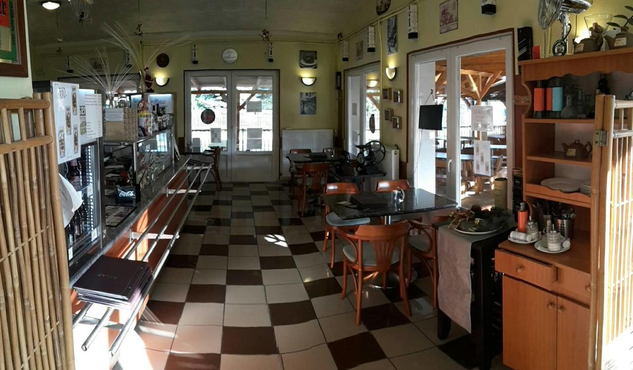 Grill Terasz Etterem Es Szallashely Mezőkövesd 外观 照片
