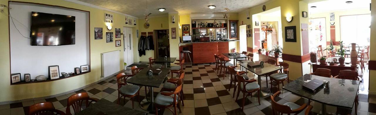 Grill Terasz Etterem Es Szallashely Mezőkövesd 外观 照片